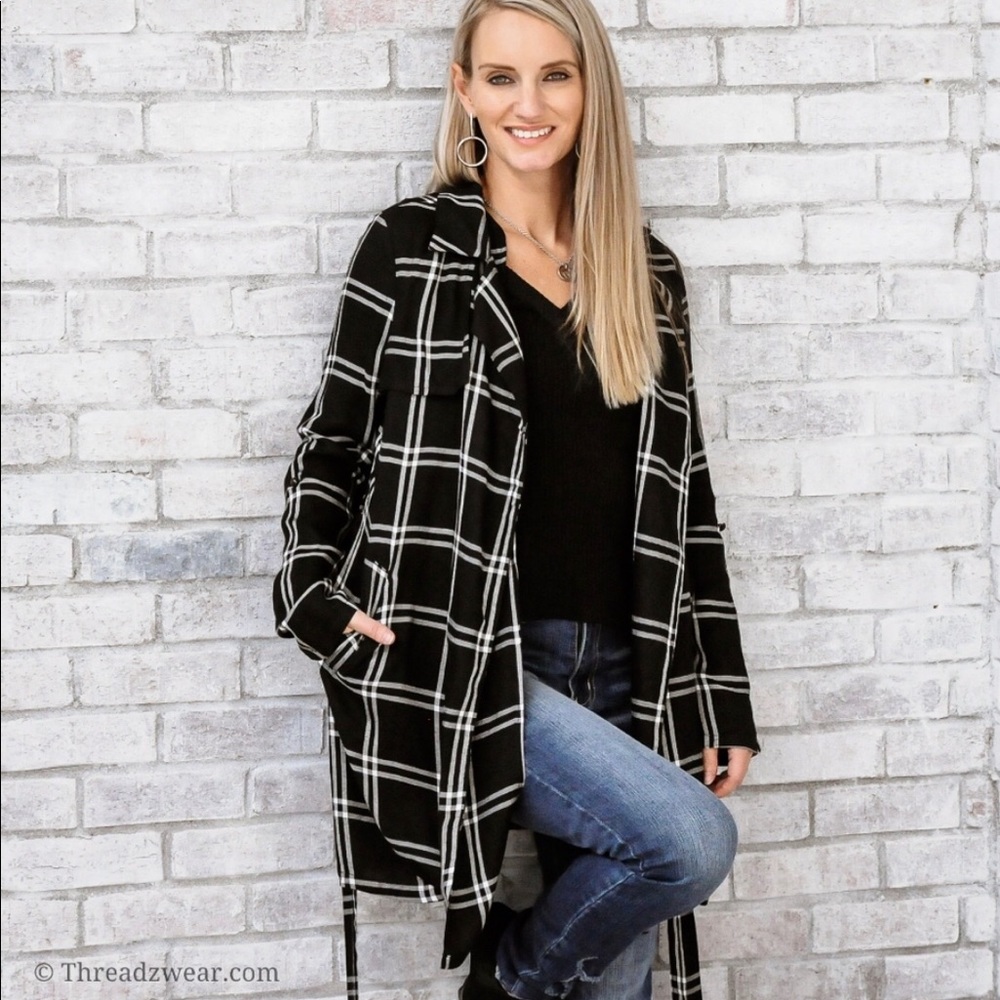 Host Pick🎉 NWT Plaid trench coat Black and White - Picture 3 of 4